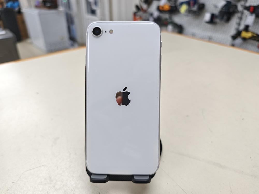 Смартфон Apple iPhone SE 2020 64Gb