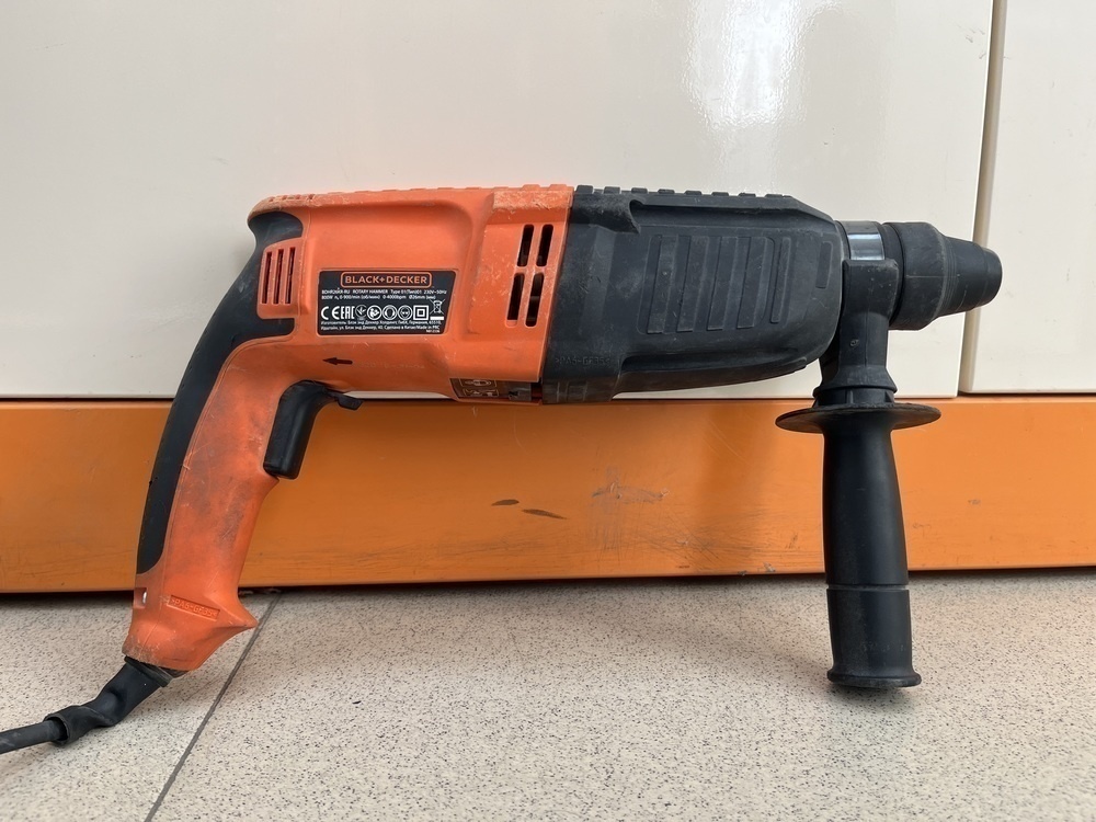 Перфоратор Black & Decker BDHR26KR