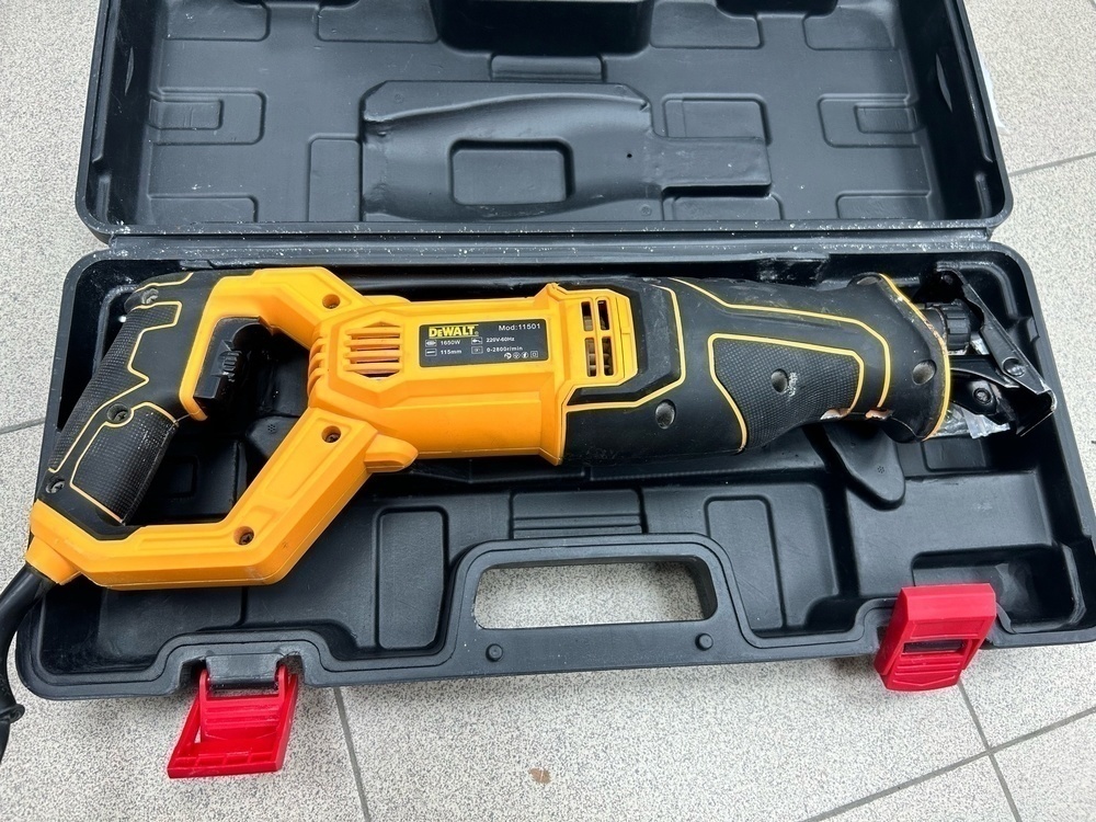 Сабельная пила DeWalt DW311