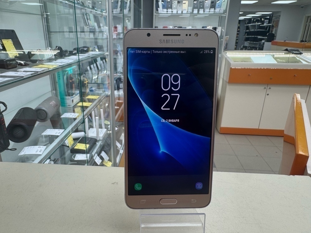Смартфон Samsung Galaxy J7 2016 2/16