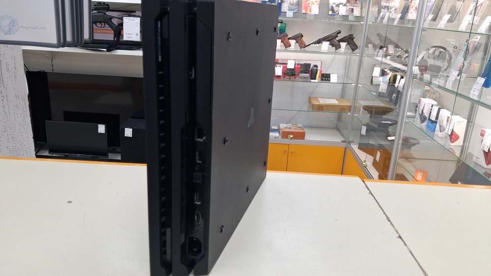 Игровая приставка PlayStation 4 Pro 1Tb