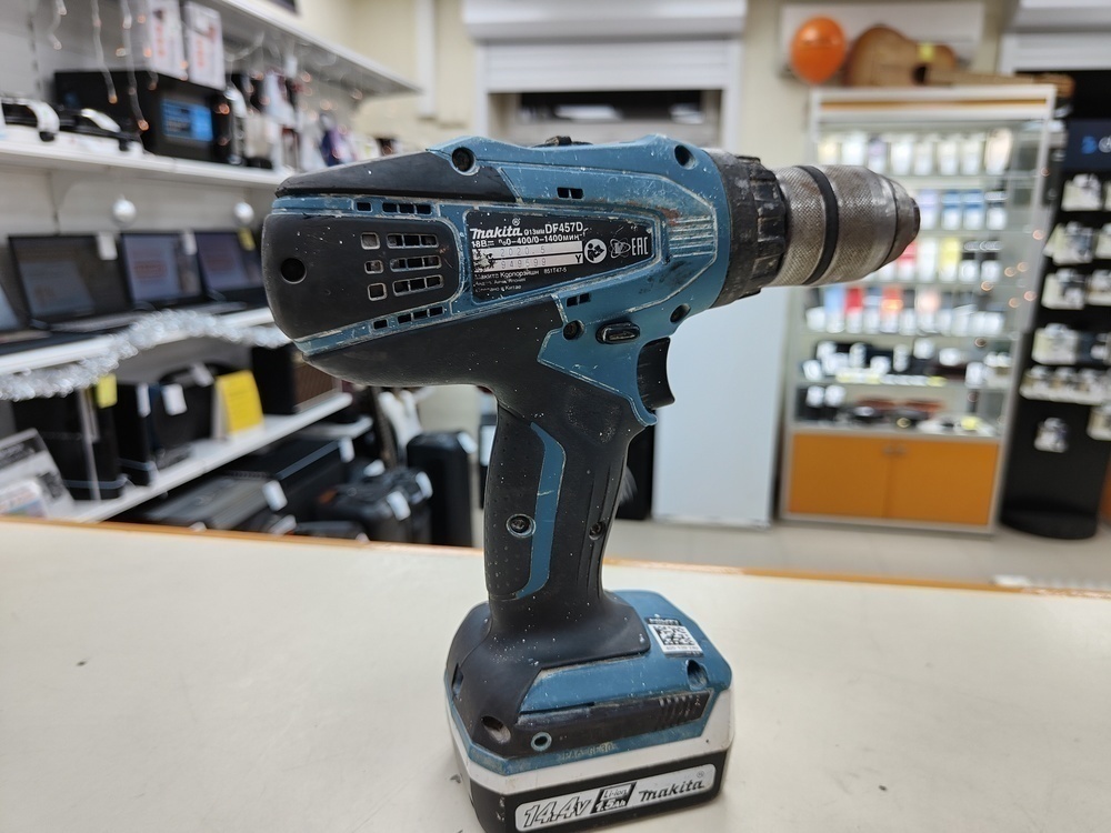 Шуруповерт Makita DF457D