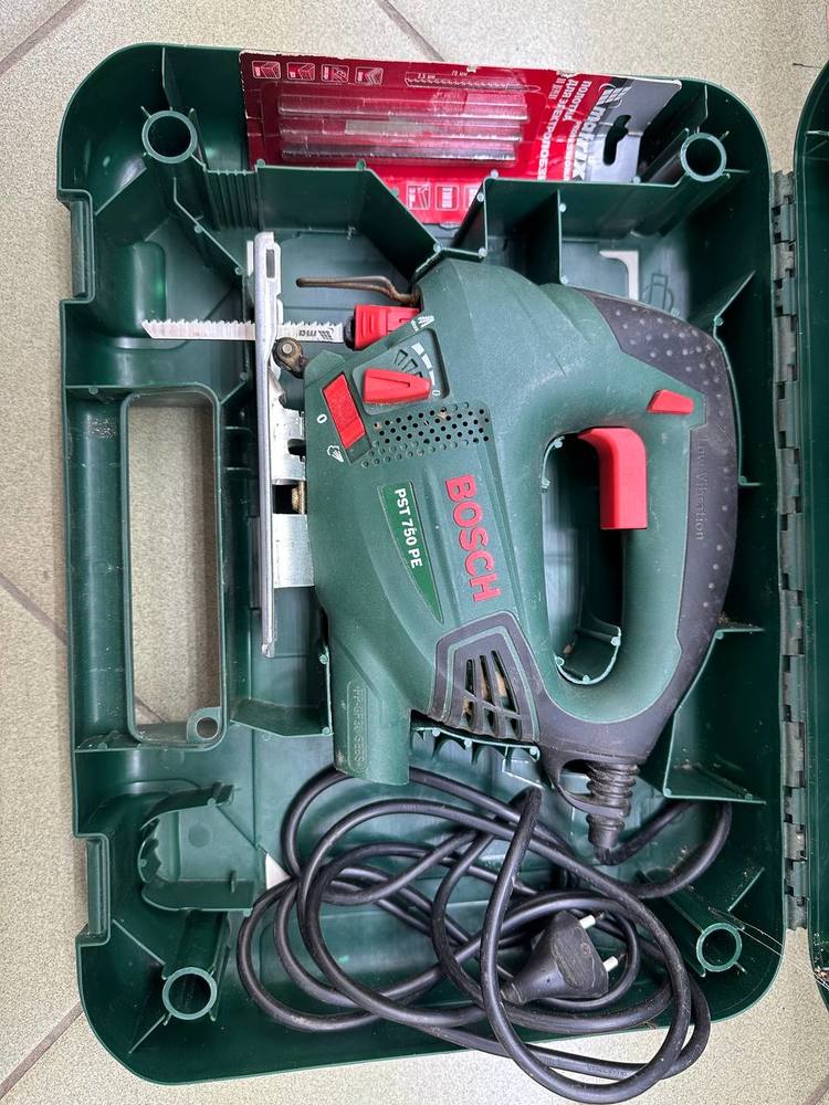 Лобзик Bosch PST 750 PE