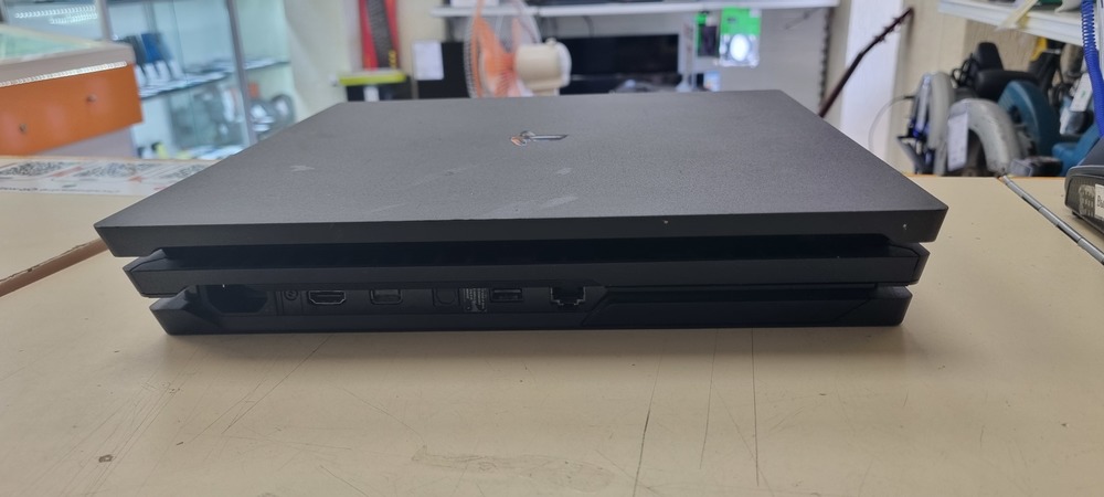 Игровая приставка PlayStation 4 Pro 1Tb