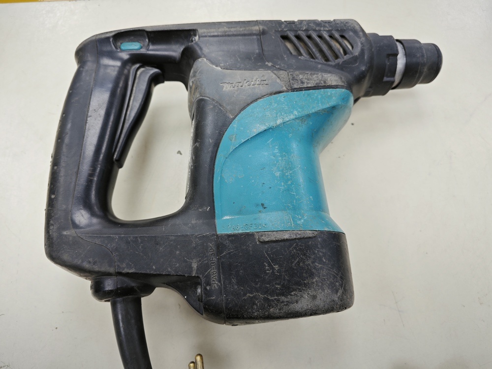 Перфоратор Makita HR 2810
