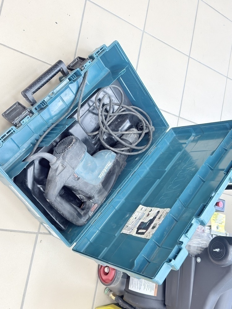Перфоратор Makita HR4000C