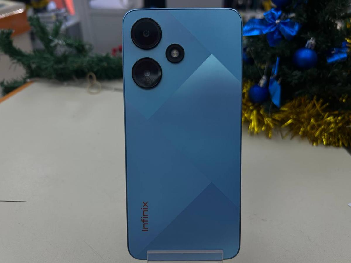 Смартфон Infinix HOT 30i 4/64