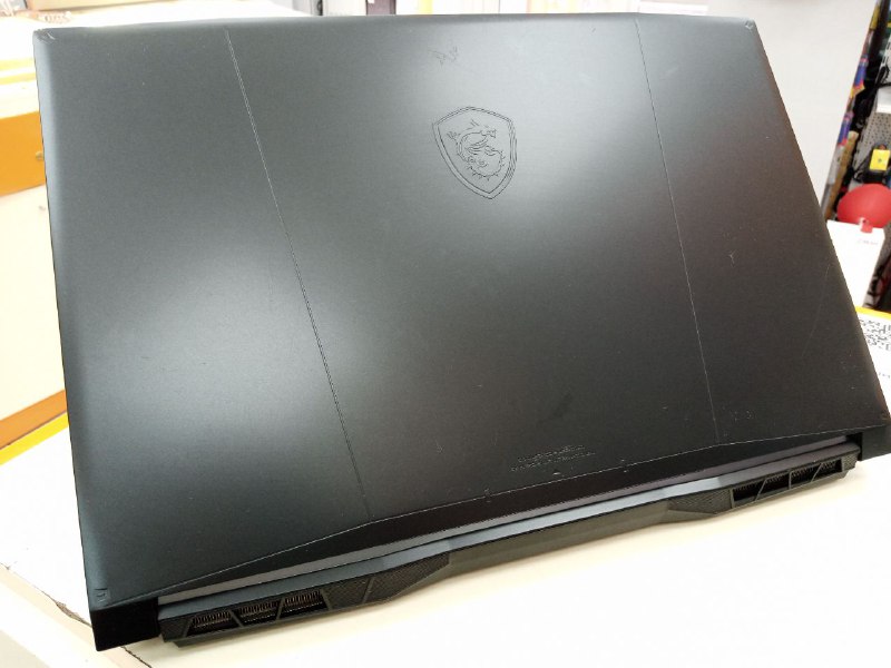 Ноутбук MSI; Core i5-11260H, GeForce RTX 2050, 8 Гб, 250 Гб, Нет