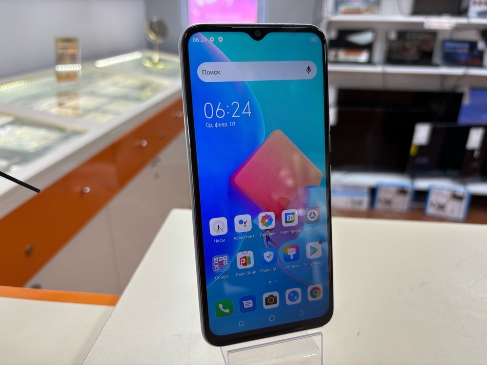 Смартфон Tecno Spark 8C 4/64
