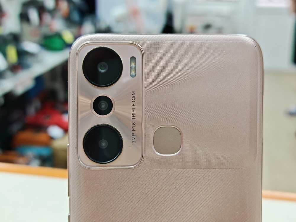 Смартфон Infinix HOT 20i 4/64