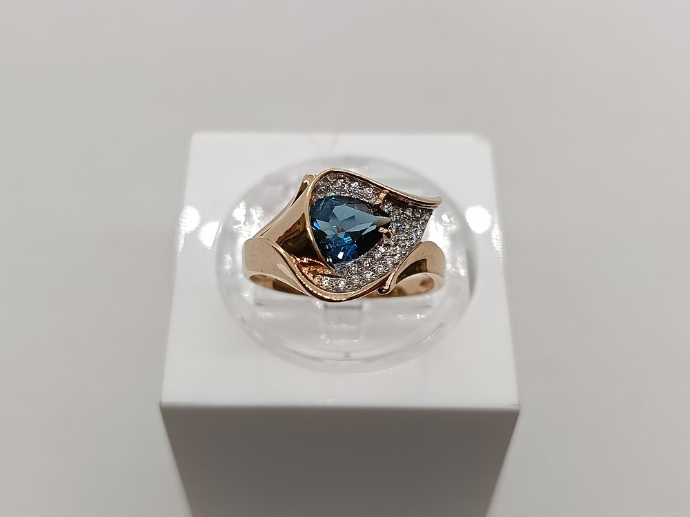 КОЛЬЦО ЛОНДОН ТОПАЗ с камнями (Au 585)