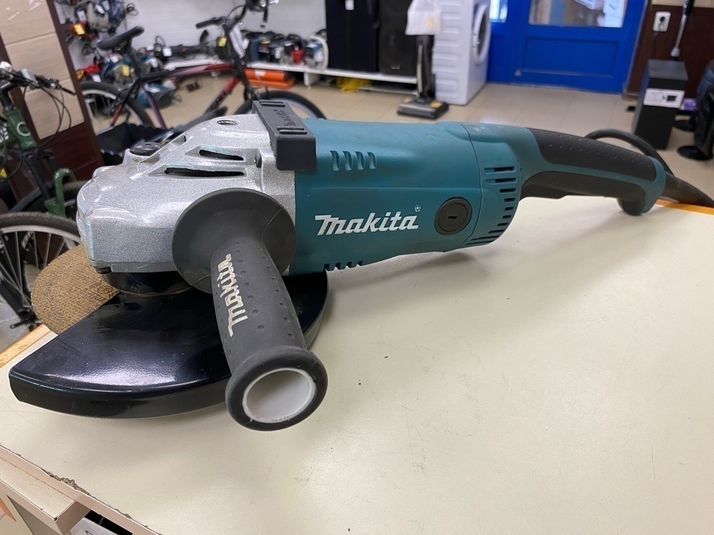 Угловая шлифмашина Makita GA9020