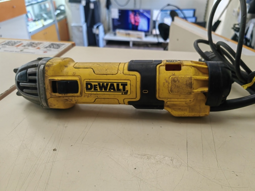 Угловая шлифмашина Dewalt DWE 4257