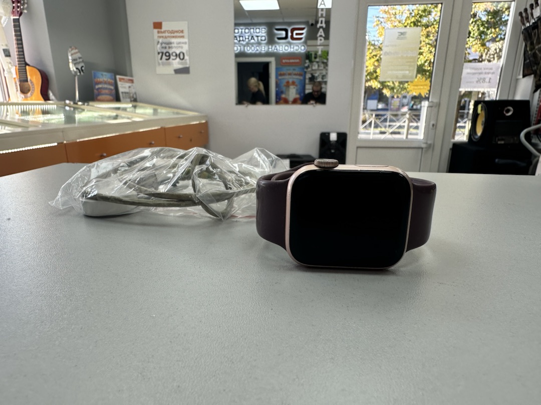Смарт-часы Apple Watch Series 4 40 мм