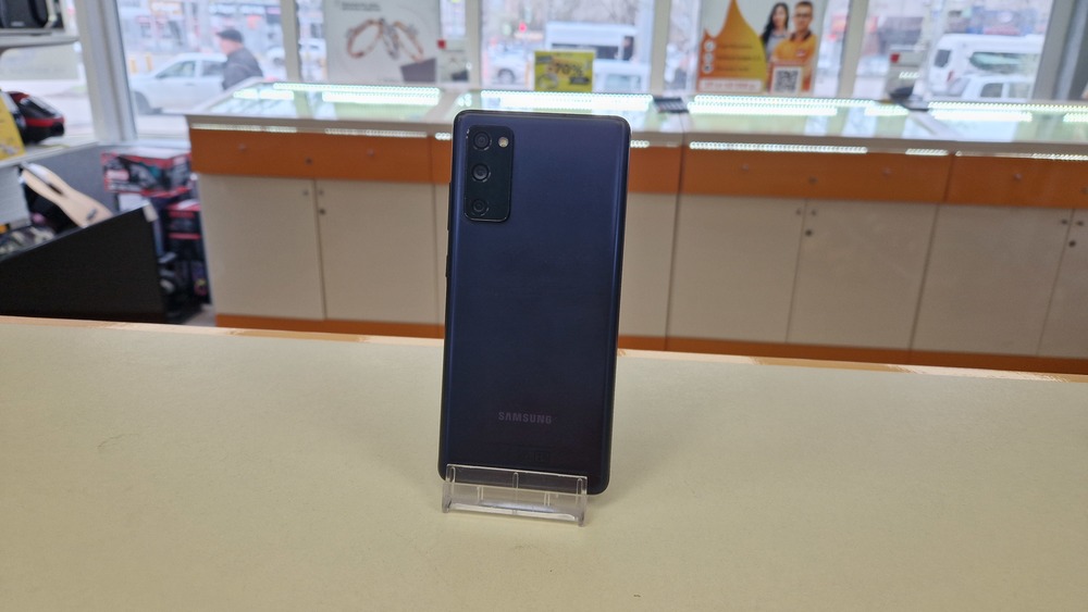 Смартфон Samsung Galaxy S20 FE 6/128