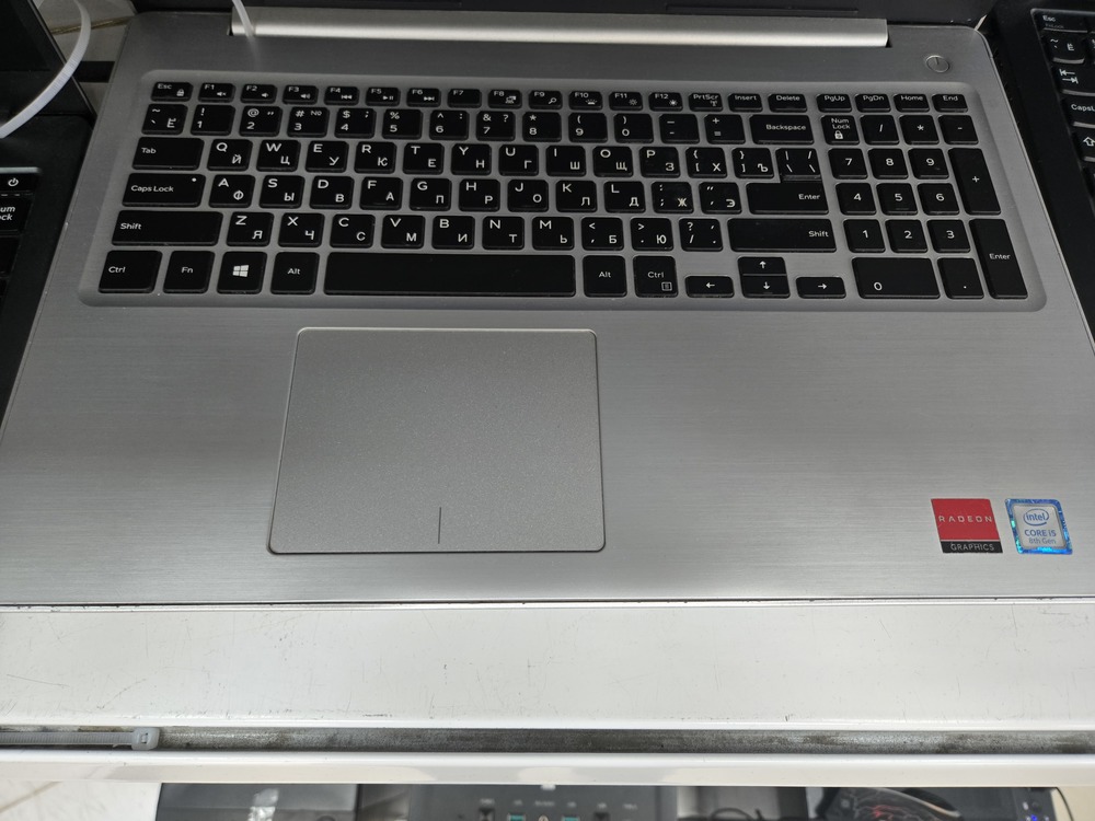 Ноутбук DELL; Core i5-8250U, Intel HD Graphics 620, 4 Гб, 1 Tb, Нет