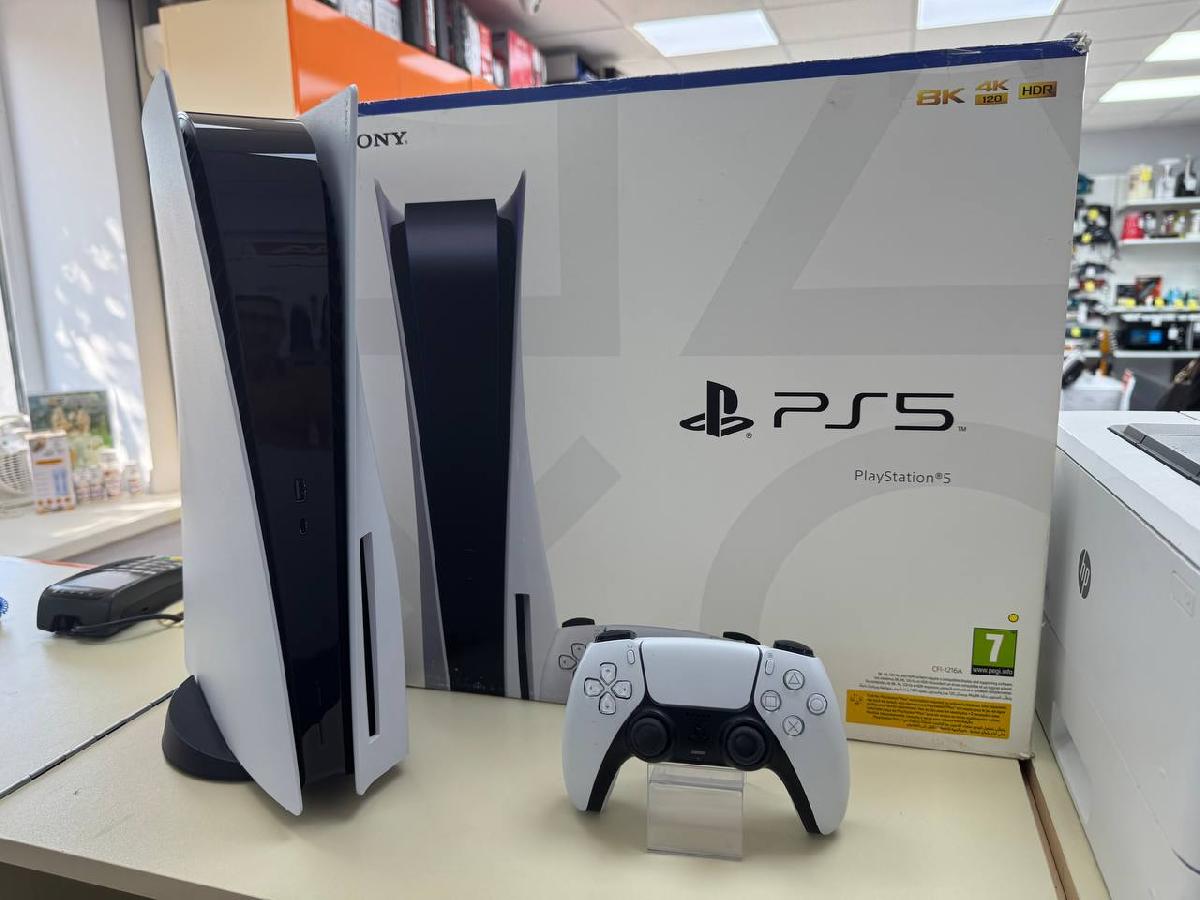 Игровая приставка PlayStation 5 825Gb (С дисководом) Игровая приставка PlayStation 5 825Gb (С дисководом)