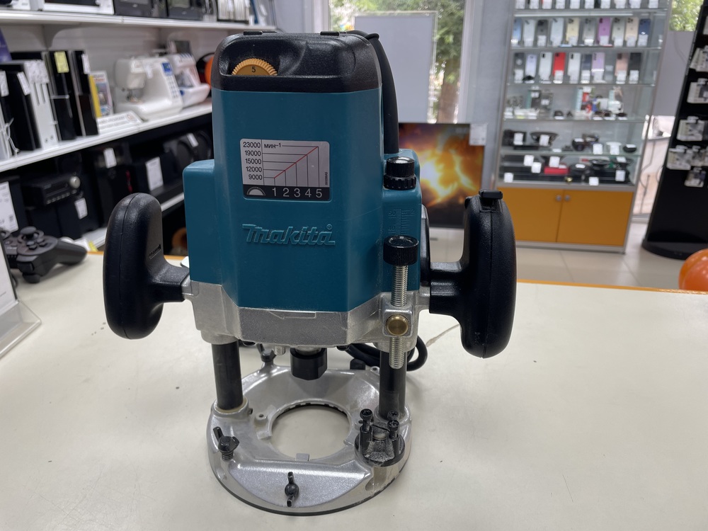 Фрезер Makita 3612С