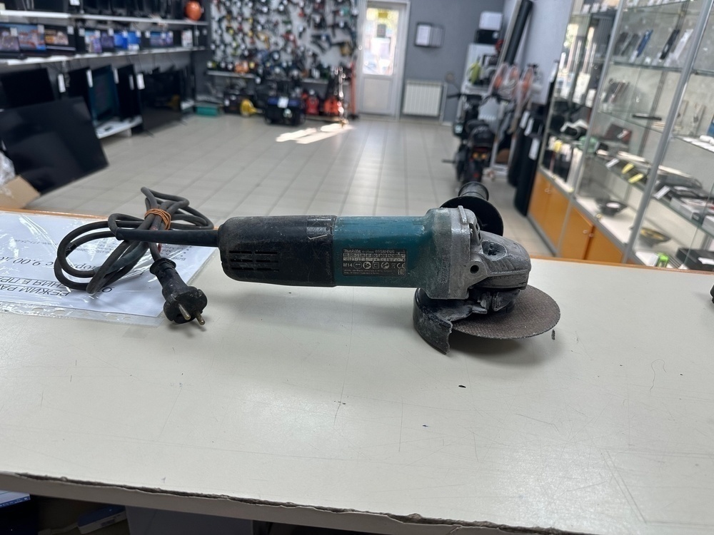 Угловая шлифмашина Makita 9558HM
