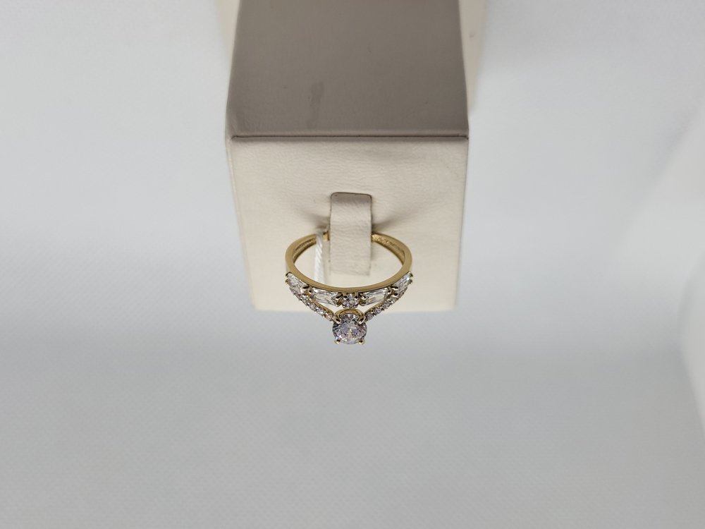 КОЛЬЦО С КАМНЯМИ (Au 585)