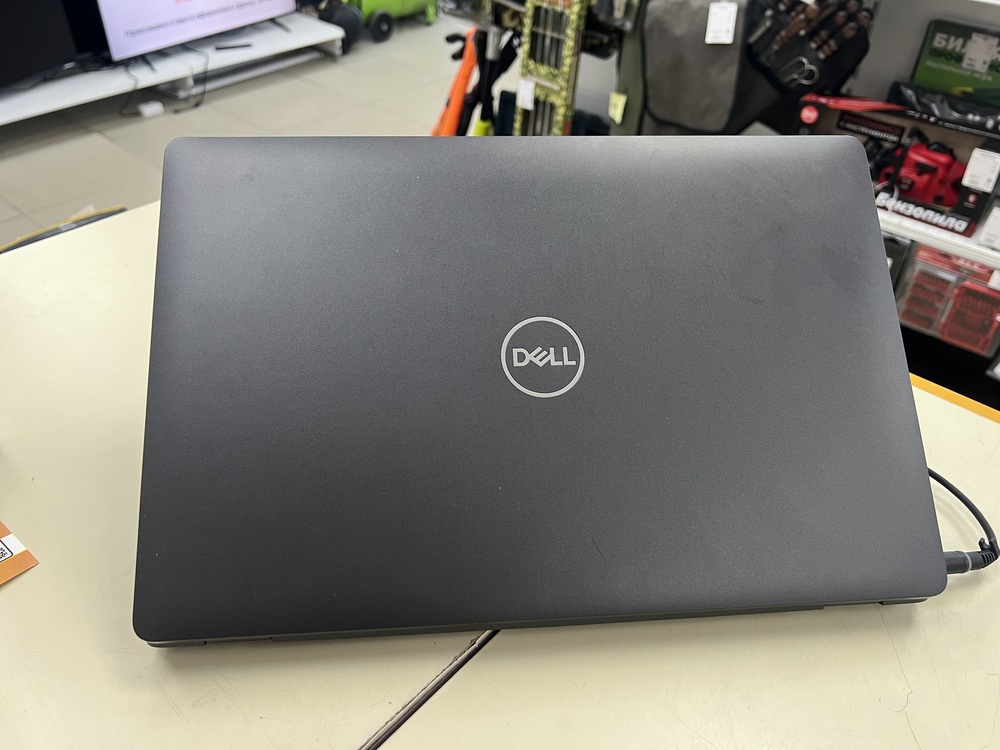 Ноутбук DELL; Core i5-8265U, Intel UHD Graphics, 16 Гб, 240 Гб, Нет
