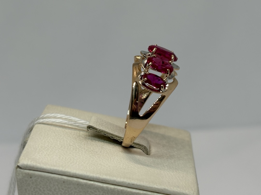 КОЛЬЦО С КАМНЯМИ (Au 585)