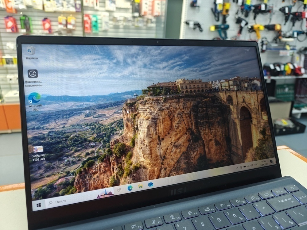 Ноутбук MSI; Ryzen 5 5600U, AMD Radeon (TM) Graphics, 8 Гб, 240 Гб, Нет