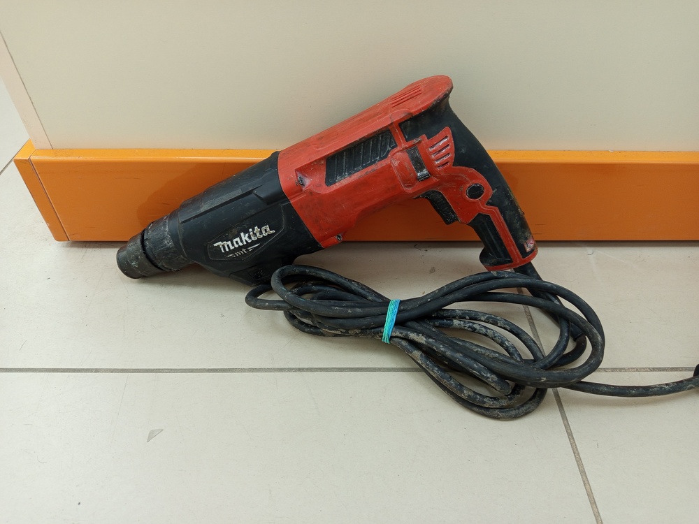 Перфоратор Makita M8701