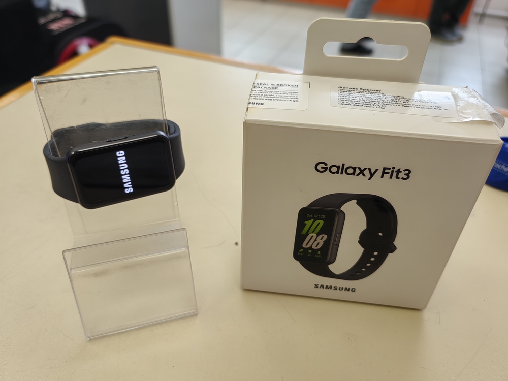 Смарт-часы Samsung Fit 3