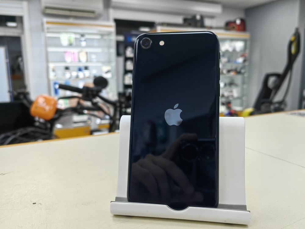 Смартфон Apple iPhone SE 2020 128Gb
