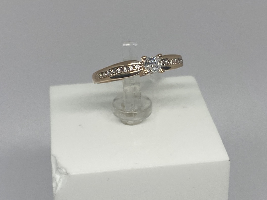 КОЛКМИ585 КОЛЬЦО С КАМНЯМИ (Au 585)