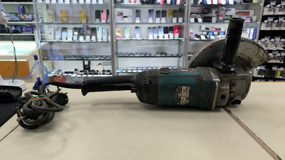 Угловая шлифмашина Makita 9069/230