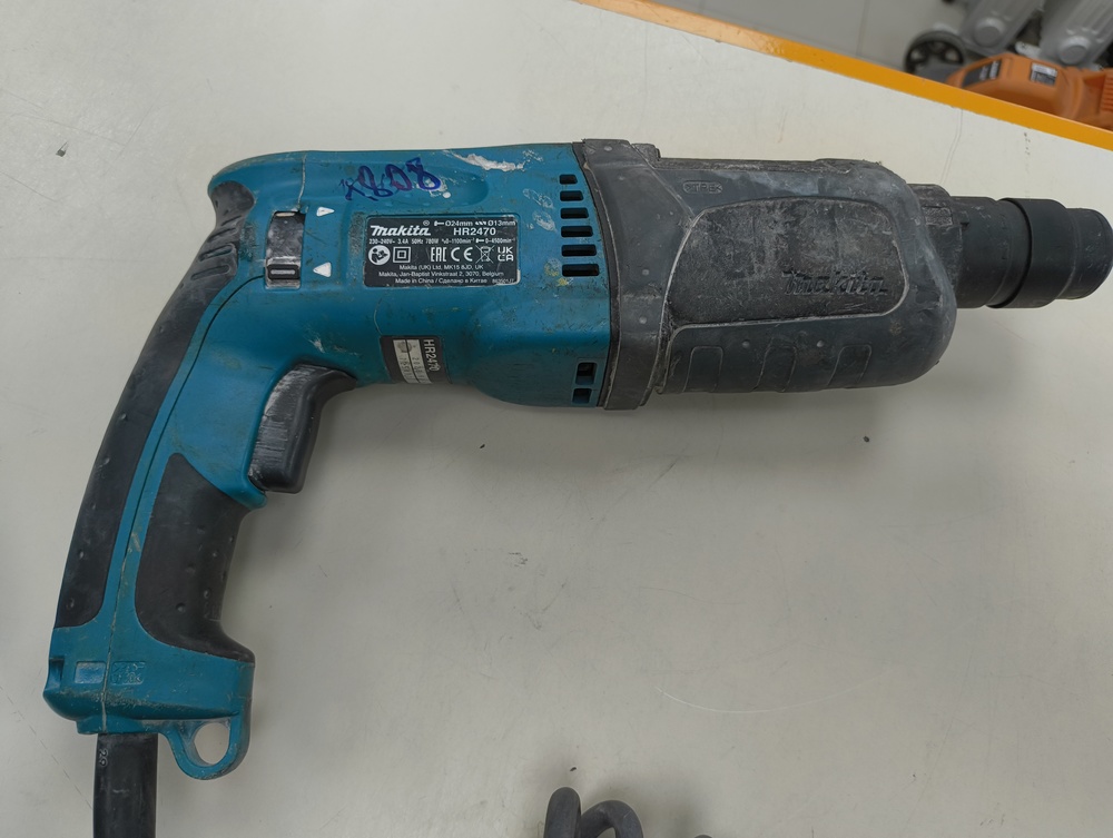 Перфоратор Makita HR 2470