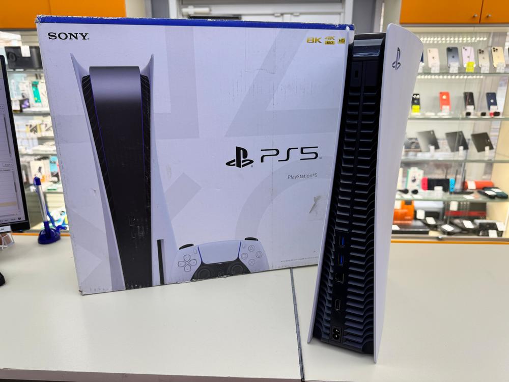 Игровая приставка PlayStation 5 825Gb (С дисководом)