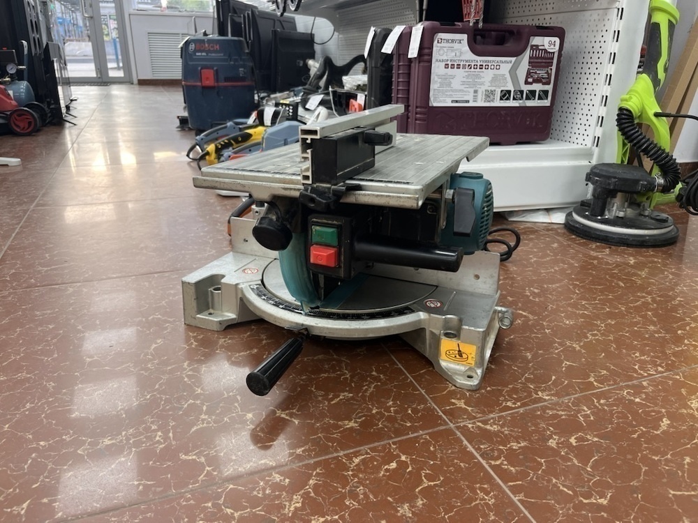 Торцовочная пила Makita LH-1040