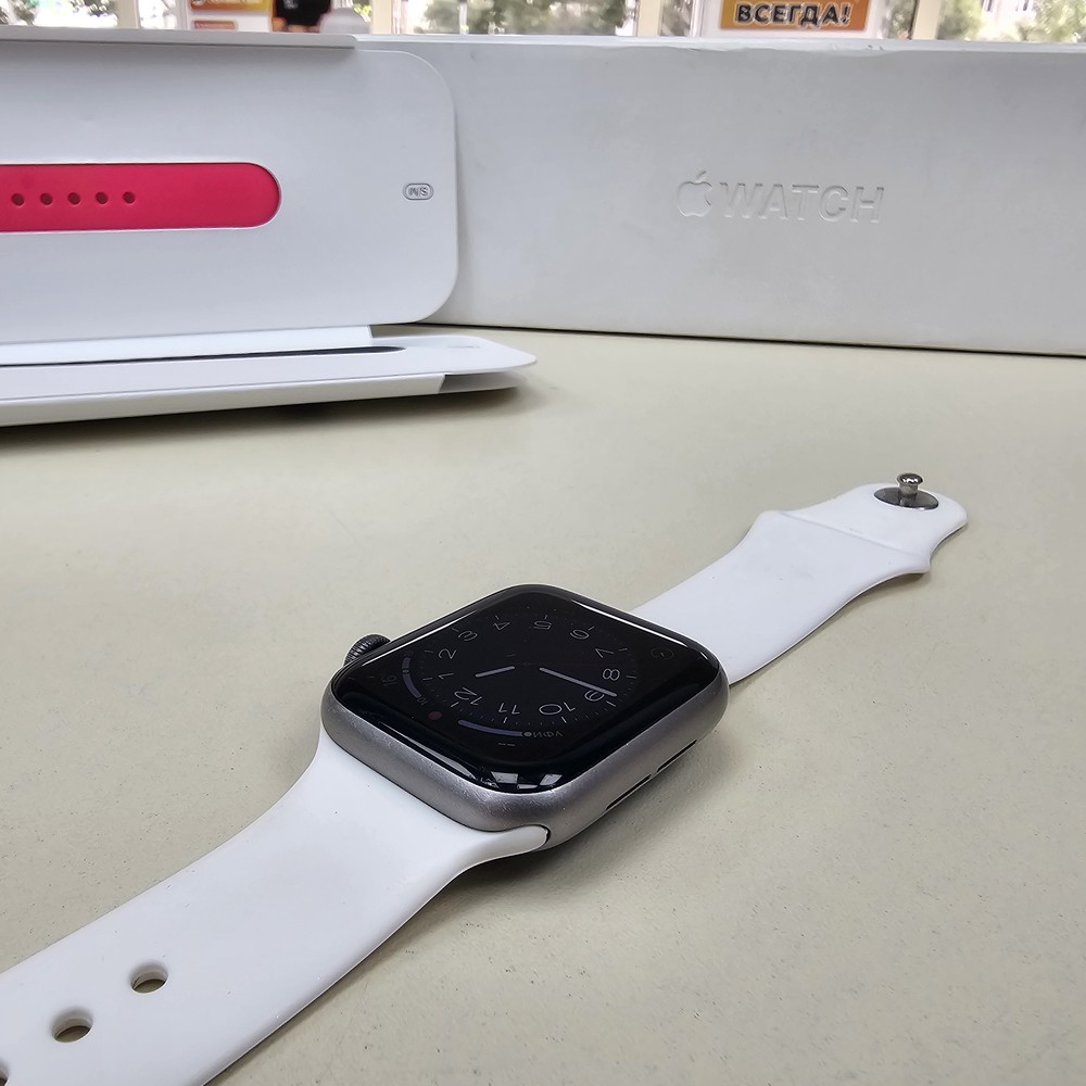 Смарт-часы Apple Watch Series 5 40 мм