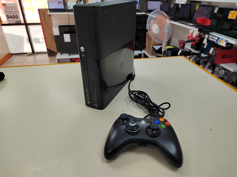 Игровая приставка Xbox 360 E