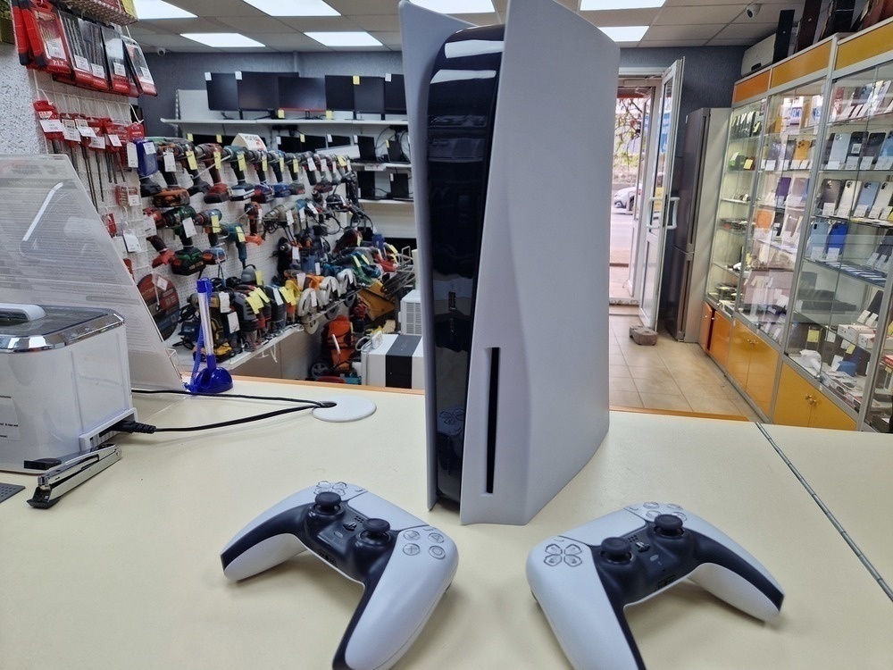 Игровая приставка PlayStation 5 825Gb (С дисководом)