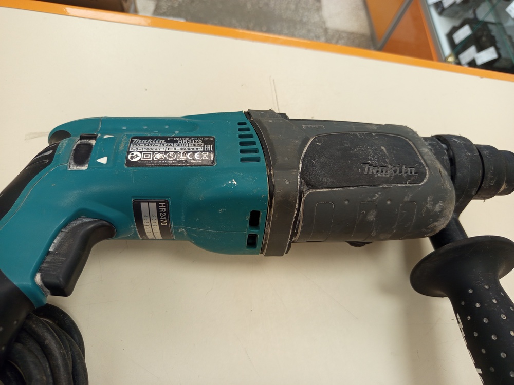 Перфоратор Makita HR2470