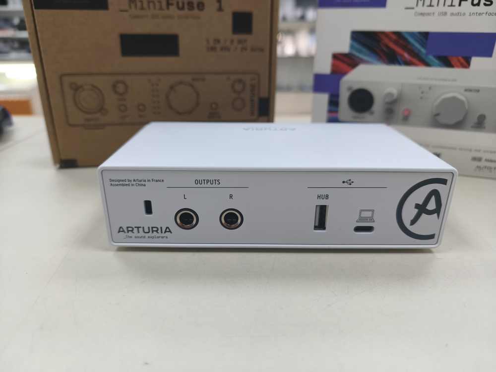 Внешняя звуковая карта Arturia MiniFuse 1