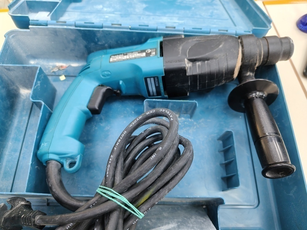 Перфоратор Makita HR2020