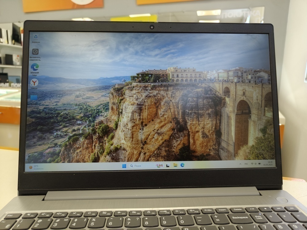 Ноутбук Lenovo; Ryzen 3 4300U, Radeon Graphics, 8 Гб, 256 Гб, Нет