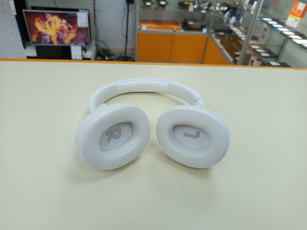 Наушники беспроводные JBL Tune 720BT;