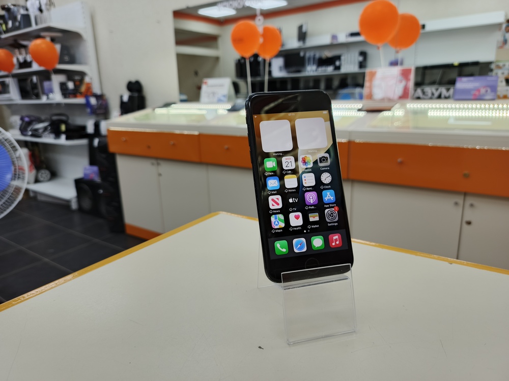 Смартфон Apple iPhone SE 2020 128Gb