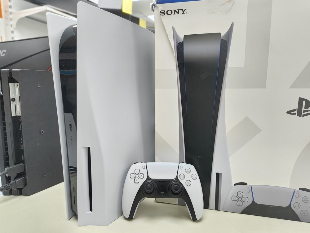 Игровая приставка PlayStation 5 825Gb (С дисководом)