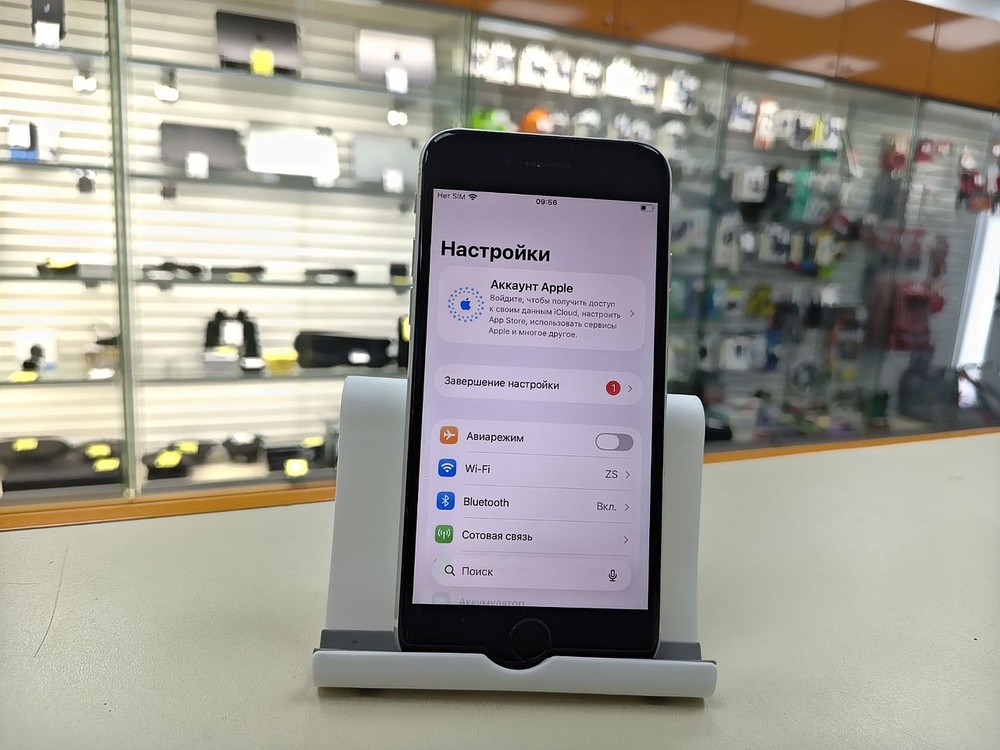 Смартфон Apple iPhone SE 2020 64Gb