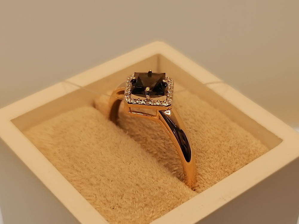 КОЛЬЦО С КАМНЯМИ (Au 585)