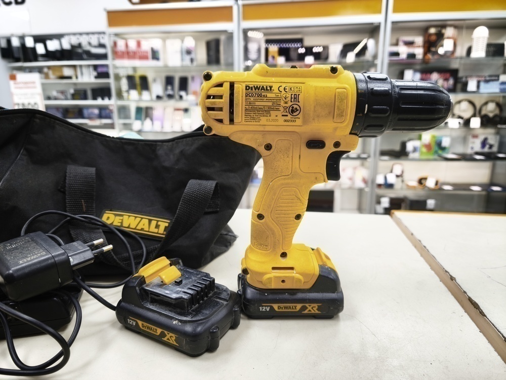 Шуруповерт Dewalt DCD 700-KS