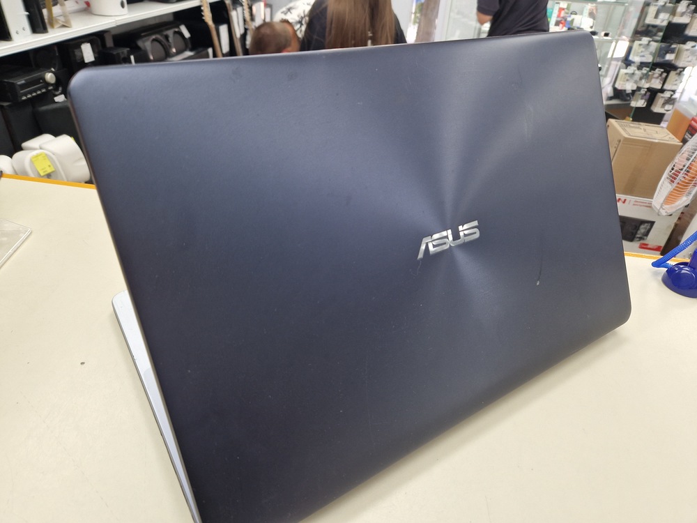 Ноутбук ASUS M705B; A9-9425, Radeon R5 series, 4 Гб, 240 Гб, Нет