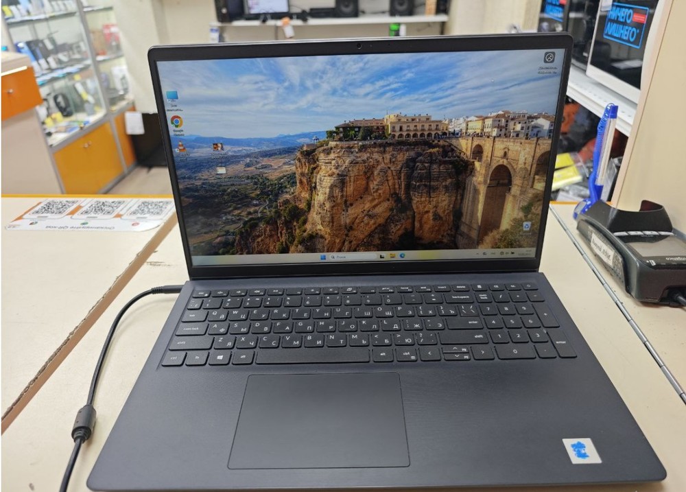 Ноутбук DELL; Core i5-1135G7, Iris(R) Xe Graphics, 8 Гб, 512 GB, Нет